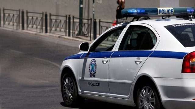 Aνήλικοι κυκλοφορούσαν με μαχαίρια στην Κόρινθο