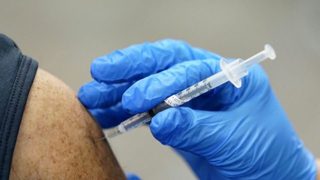Γιατρός 61 ετών πέθανε μετά τη δεύτερη δόση του εμβολίου με Pfizer – Ανατροπή και με τον θάνατο 56χρονης στα Καλάβρυτα μετά τη δεύτερη δόση με Pfizer