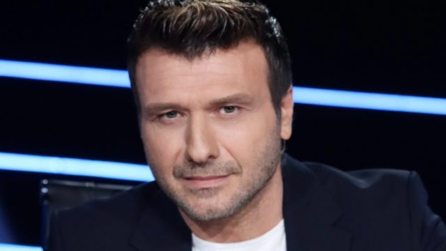 Γιάννης Πλούταρχος: Πρώτη δικαστική ήττα με την εφορία – Πώς έμπλεξε με τα «γκρίζα» 7.5 εκατ. ευρώ και η πορεία του μεγάλου καλλιτέχνη