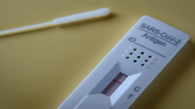 Πάτρα: Οι φαρμακοποιοί σταματούν να δίνουν self test – Μέχρι πότε θα δίνουν στους πολίτες