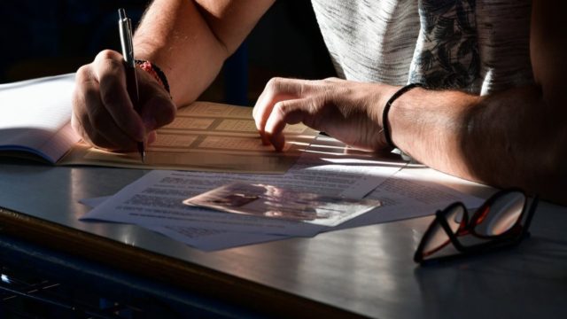 Πανελλαδικές 2021: Σήμερα το πρώτο self test – Τι συμβαίνει εάν βρεθεί θετικός μαθητής