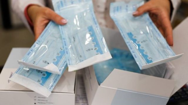Self test: Τι ισχύει για εργαζόμενους – Ποιοι δεν θα κάνουν – Πώς θα γίνει η διανομή τους