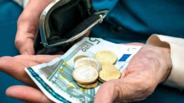 Συντάξεις Ιουλίου: Πότε αναμένεται να καταβληθούν – Ποιοι μένουν εκτός στην πληρωμή των αναδρομικών