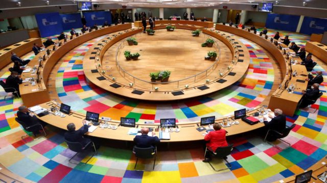 Σύνοδος Κορυφής: Περιορισμοί στα ταξίδια αν αυξηθούν τα κρούσματα, ανάγκη να συνεχιστούν οι εμβολιασμοί – Μήνυμα στην Τουρκία μέσω του μεταναστευτικού