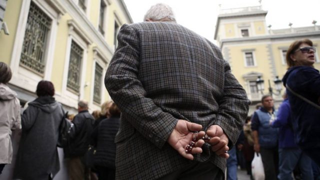 Συντάξεις: Αυξήσεις μέχρι και 451 ευρώ – Σύνταξη πριν τα 62 έτη για συγκεκριμένες κατηγορίες