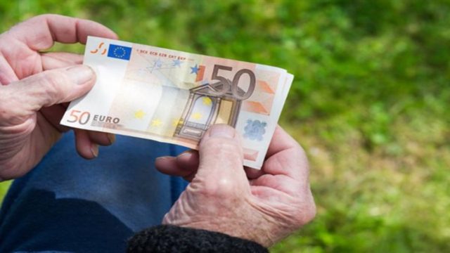 Συντάξεις: Αυξήσεις έως 451 ευρώ – Ποιοι οι δικαιούχοι