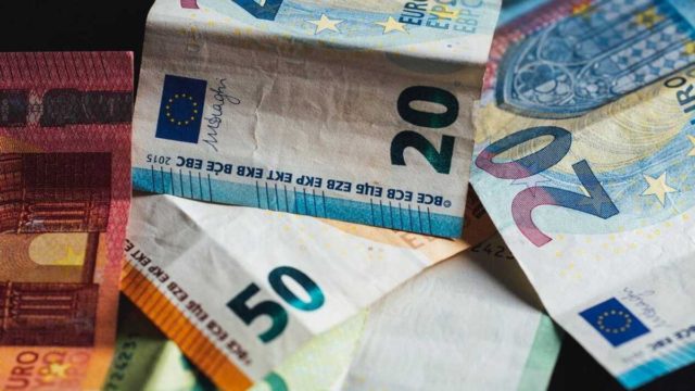 «Βρέχει» λεφτά στις συντάξεις: Έρχεται το πρώτο κύμα αναδρομικών – Ποιοι θα δουν αύξηση