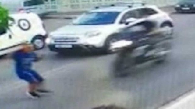 Χανιά: Μηχανάκι παρασύρει 10χρονο παιδί που πετάγεται στο δρόμο