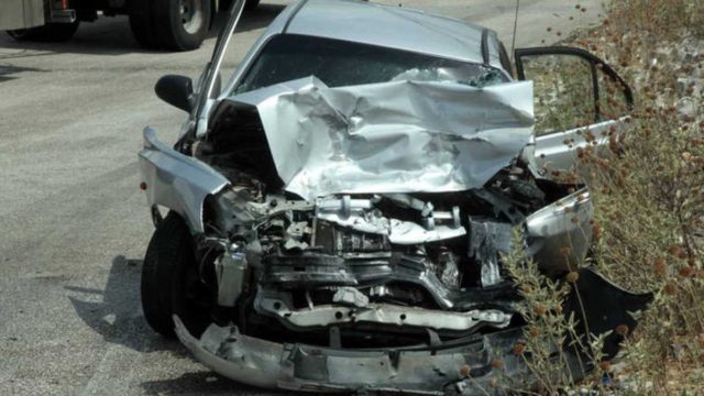 Σπάτα: Σοκαριστικό τροχαίο με δύο νεκρούς