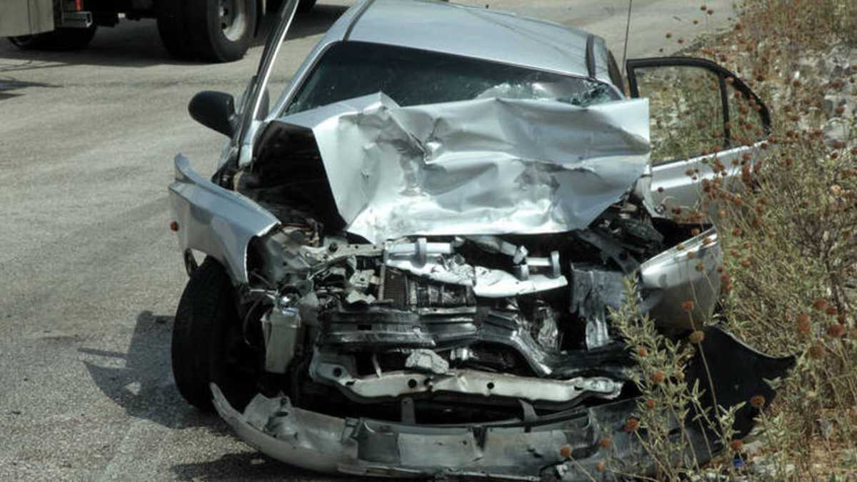 Σπάτα: Σοκαριστικό τροχαίο με δύο νεκρούς