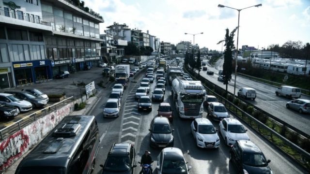 Εκτροπή οχημάτων στην έξοδο Σχηματαρίου – Μποτιλιάρισμα λόγω τροχαίου στην Αθηνών – Λαμίας