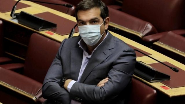 Χαμός στη Βουλή: «έκλεισαν» το στόμα του Τσίπρα – «Πάγωσαν» μέχρι και τα μικρόφωνα