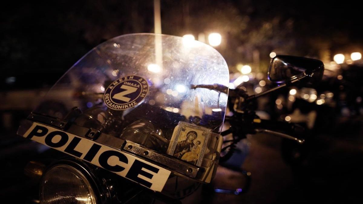 Θεσσαλονίκη: Επιτέθηκαν με μπουκάλια σε αστυνομικούς της ομάδας Ζ