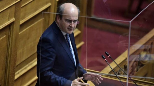 Εργασιακό νομοσχέδιο: Ανατρέπει την επαγγελματική ζωή των εργαζομένων – Οι αλλαγές της τελευταίας στιγμής