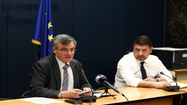 Mετάλλαξη Δέλτα: Έκτακτη σύσκεψη με Τσιόδρα και Χαρδαλιά