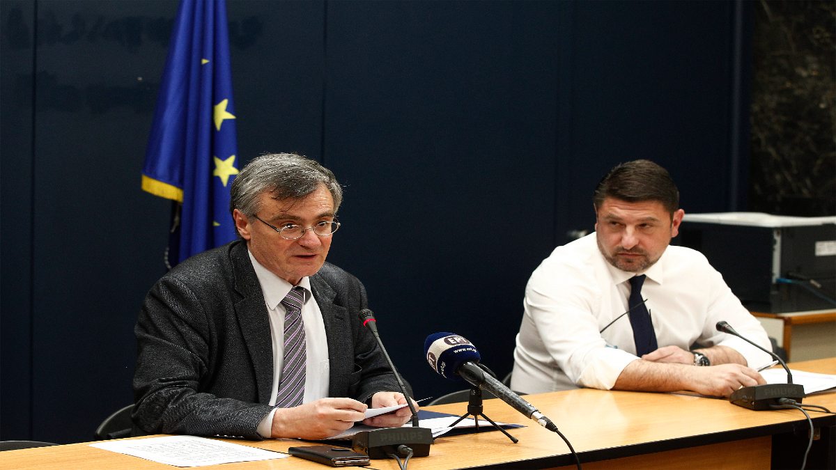 Mετάλλαξη Δέλτα: Έκτακτη σύσκεψη με Τσιόδρα και Χαρδαλιά