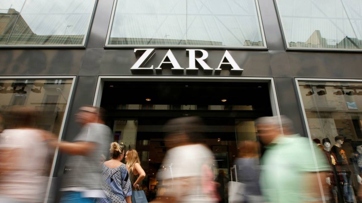 Zara: Το απόλυτο καλοκαιρινό φόρεμα για διακοπές σε νησί – Κοστίζει γύρω στα 20 ευρώ
