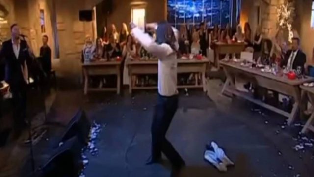 “Στην υγειά μας ρε παιδιά”: 6 καλύτερα ζεϊμπέκικα που “παλάβωσαν” μέχρι και τον Σπύρο Παπαδόπουλο!