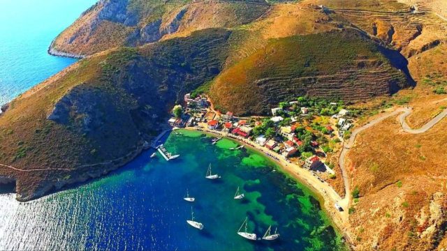 Ταξίδι με το αυτοκίνητο: 5 παραθαλάσσια χωριά… χάρμα οφθαλμών, ιδανικά για καλοκαιρινές διακοπές!