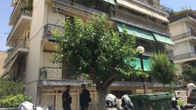 Έγκλημα στη Δάφνη: Σε διαθεσιμότητα οι δύο αστυνομικοί που αγνόησαν τις κλήσεις περιοίκων