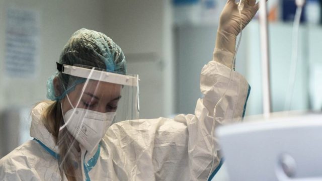 Κορωνοϊός: 2.760 τα νέα κρούσματα, 17 νεκροί και 172 διασωληνωμένοι