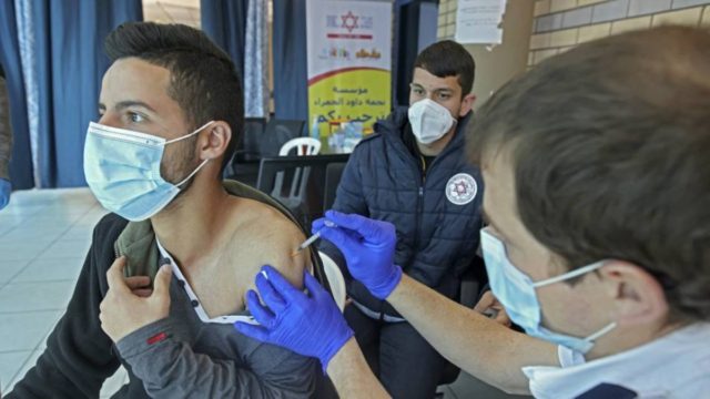 Οριστικό: Υποχρεωτικό το πιστοποιητικό εμβολιασμού σε ιδιωτικό και δημόσιο τομέα – Αυτά ισχύουν για τους ανεμβολίαστους
