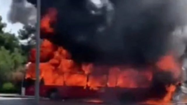 Θεσσαλονίκη: Φωτιά ξέσπασε σε λεωφορείο του ΚΤΕΛ