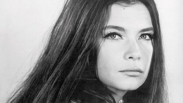 29 χρόνια χωρίς την Τζένη Καρέζη – Το σπάνιο κλικ από τον γάμο της με τον Ζάχο Χατζηφωτίου