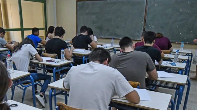 Πανελλαδικές Εξετάσεις 2021: Στα Ιταλικά εξετάζονται οι υποψήφιοι – Με SMS βαθμολογίες και σχολή επιτυχίας