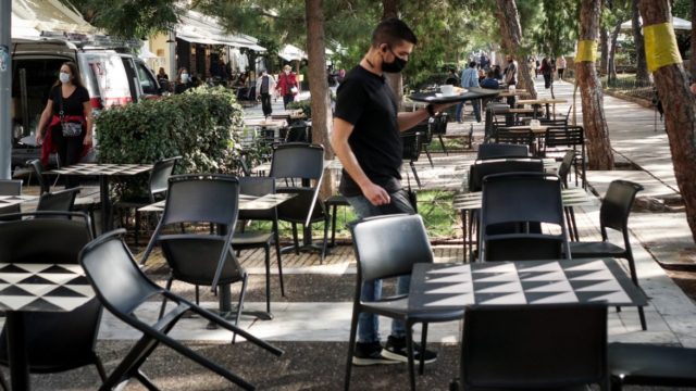 Εστίαση – Νέα μέτρα: Τα τρία σήματα που θα χρησιμοποιούν τα μαγαζιά