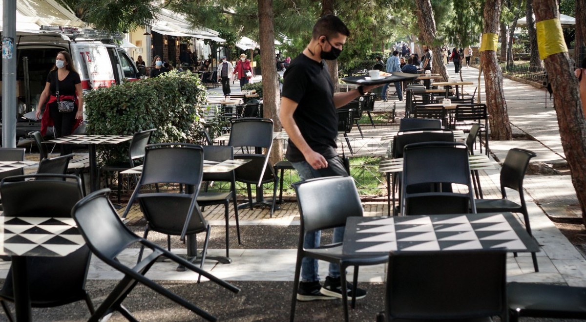 Εστίαση – Νέα μέτρα: Τα τρία σήματα που θα χρησιμοποιούν τα μαγαζιά