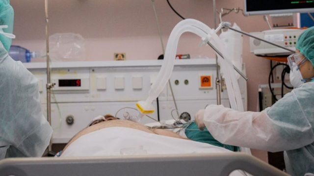 Πάτρα: Θρίλερ με την υγεία 27χρονης που διασωληνώθηκε μετά τον εμβολιασμό της με Johnson & Johnson!
