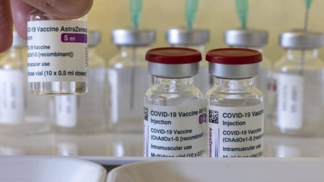 «Βόμβα» για το εμβόλιο: Νέες παρενέργειες σε AstraZeneca και Johnson & Johnson!