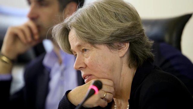 Αθηνά Λινού: Πρέπει να επαναφέρουμε τη χρήση μάσκας παντού