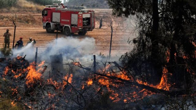 Μέθανα: Σε εξέλιξη η μεγάλη πυρκαγιά – Κάηκε σπίτι