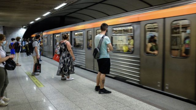 Νέο «άκυρο» στους ανεμβολίαστους! Έκπτωση για εμβολιασμένους στα Μέσα Μαζικής Μεταφοράς – Τα 2 νέα μέτρα που θα τους οδήγησουν στο «τσίμπημα»
