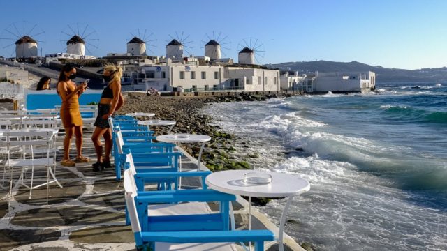Κορύφωση πανδημίας μέσα στον Αύγουστο – Σε ποιες περιοχές εκτοξεύεται το ιικό φορτίο