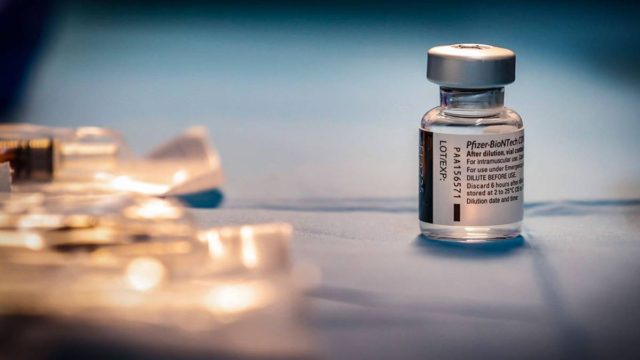 Απόφαση βόμβα: Παύση πληρωμών σε μη εμβολιασμένους