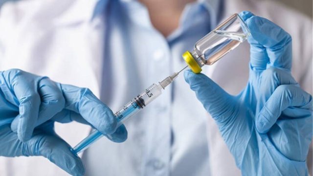 Συναγερμός με τα εμβόλια Pfizer και Moderna: «Χτυπούν» νεαρούς άνδρες μετά τη δεύτερη δόση!