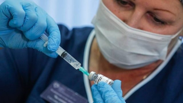 Κορωνοϊός: Για αυτούς τους εργαζόμενους έρχεται υποχρεωτικός εμβολιασμός – Η αποτελεσματικότητα των εμβολίων σε ομάδες υψηλού κινδύνου