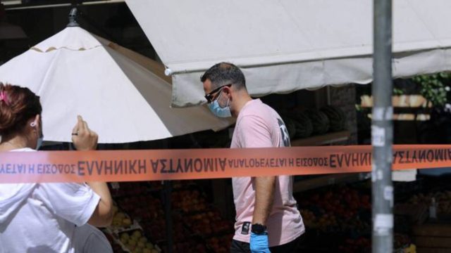 Σοκαριστικό βίντεο: Η στιγμή της επίθεσης του 54χρονου με μαχαίρι στου Ζωγράφου!