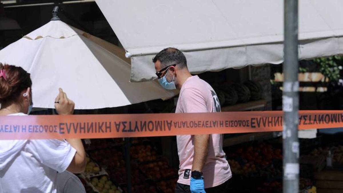 Σοκαριστικό βίντεο: Η στιγμή της επίθεσης του 54χρονου με μαχαίρι στου Ζωγράφου!