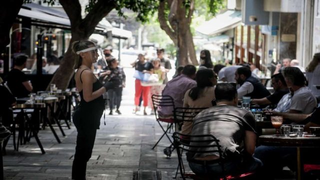 Λάρισα: Το πρώτο πρόστιμο για ανεμβολίαστο πελάτη στην εστίαση