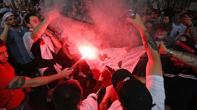 Euro 2020 – Επεισόδια: Άγγλοι χούλιγκαν επιτέθηκαν σε Ιταλούς μετά τον τελικό