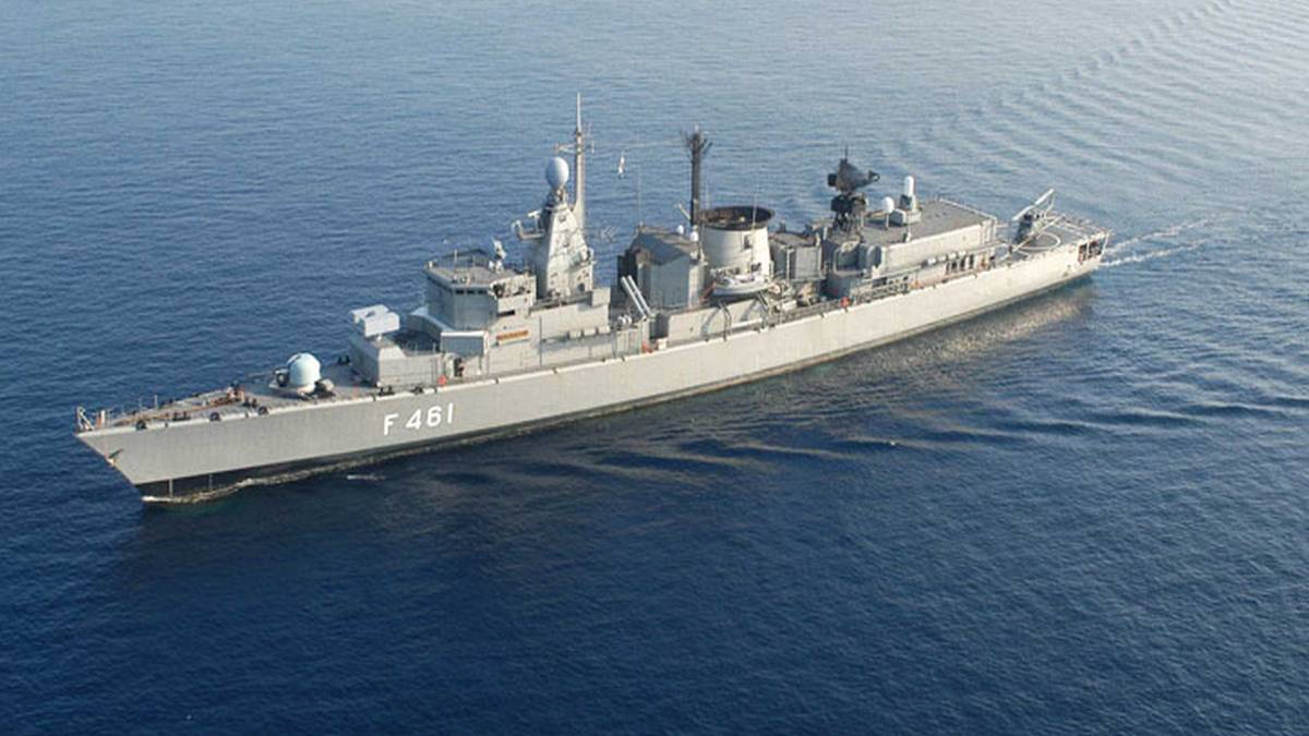 Συναγερμός στο Πολεμικό Ναυτικό – Συρροή κρουσμάτων σε φρεγάτα