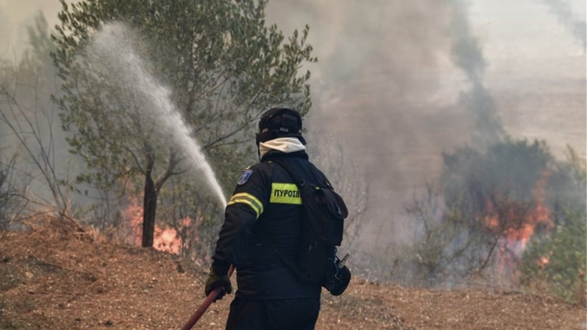 Φωτιά Ζήρια Αχαΐας: Εκκενώνεται οικισμός – Κλείνει η παλαιά εθνική και η Ολυμπία οδός