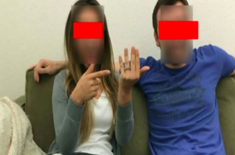 Μόλις της έκανε πρόταση γάμου ανέβασε μια φωτογραφία στο Facebook – Όσοι την είδαν “πάγωσαν”