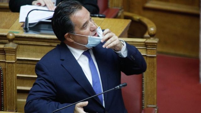 Άδωνις Γεωργιάδης: «Ενδέχεται να απαγορευτεί η είσοδος ανεμβολίαστων στο λιανεμπόριο» – Το μήνυμα-απάντηση Μητσοτάκη