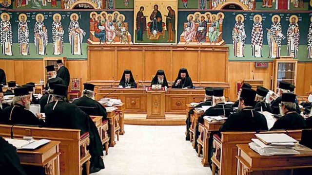 Το λέει μέχρι και η Εκκλησία: Μόνη λύση ο εμβολιασμός!