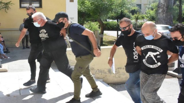 Σοκ στην Ηλιούπολη: Με 14 κατηγορίες βαρύνονται ο αστυνομικός και ο πατέρας της 19χρονης!